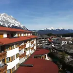 Aktiv-hotel Traube Am Mieminger Sonnenplateau Szálloda 3*