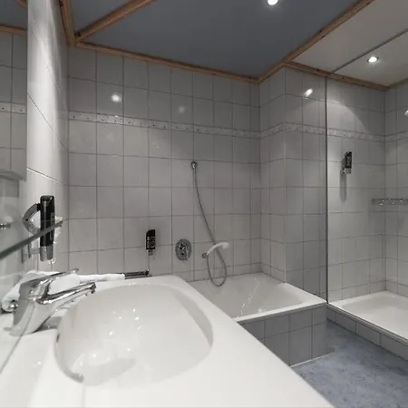 Aktiv-hotel Traube Am Mieminger Sonnenplateau 3*